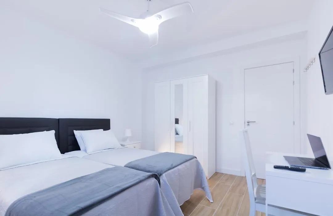Las Palmas Smart Rooms-1